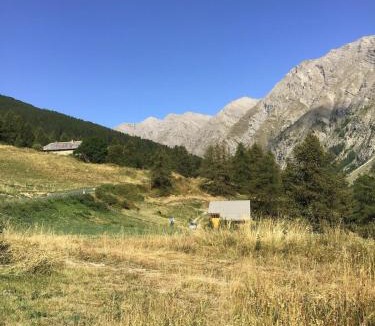 La Condamine-Chatelard Ski Chalet | Petit chalet cosy a saint-Anne 04