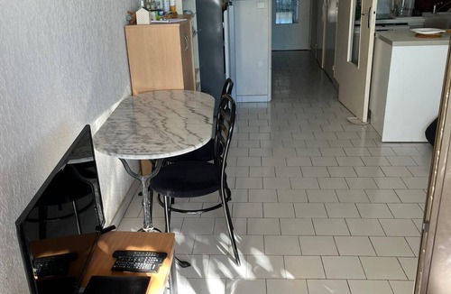 Sanary-sur-Mer Apartment | "petit coin de paradis" in Sanary sur Mer garden apartment with pool