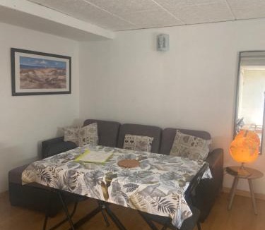 Lussan Apartment | Petit logement confortable dans le Gers