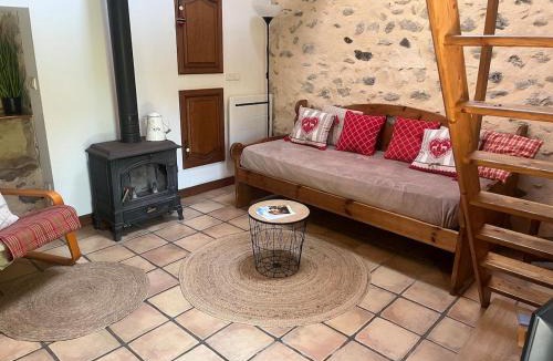 Valcabere Ski Chalet | Petite grange cosy avec poêle à bois et jardin clôturé