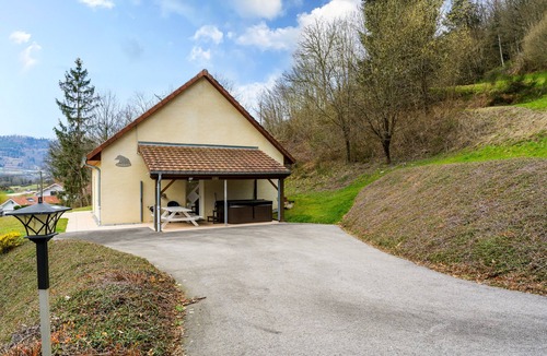 Rupt-sur-Moselle Cottage | Petite house "Gîte Sanglier" with shared terrace, Wi-Fi, and air conditioning