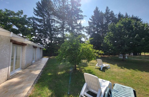 Chenou House | Petite house 'Le Prunier' with shared garden and Wi-Fi