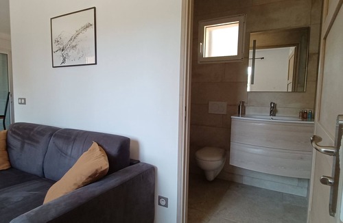 Callian House | Petite Maison Indépendante au Cœur des Oliviers