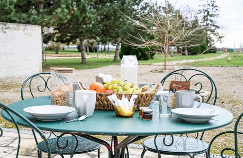 Chenou House | Petite maison 'Le Cerisier' with shared garden and Wi-Fi
