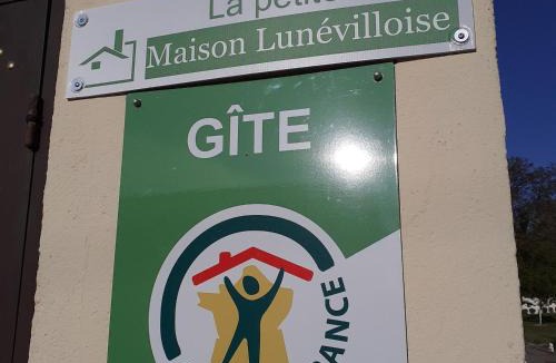 Luneville House | Petite maison rénovée proche centre Lunéville, jardin, barbecue, parking privatif, à 30 min de Nancy - FR-1-584-180