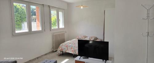 Sainte-Savine Apartment | pied-à-terre tout équipé avec coin nuit et jardin