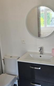 Sainte-Savine Apartment | pied-à-terre tout équipé avec coin nuit et jardin