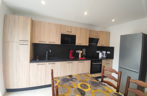 Rainville House | Pink House, 6-bedroom country house, easy PMR access