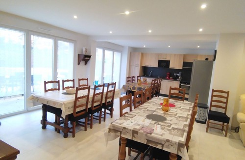 Rainville House | Pink House, 6-bedroom country house, easy PMR access