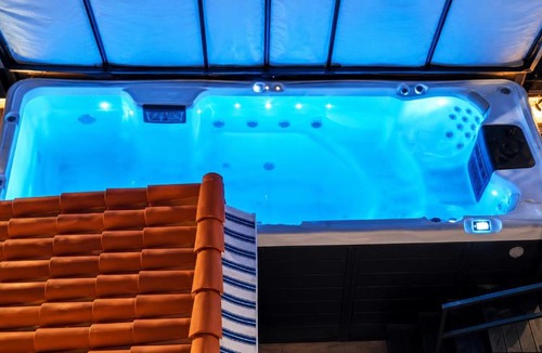 Saint-Roch Apartment | Piscine Jacuzzi Privée Chauffée, Terrasse et Garage à Nice