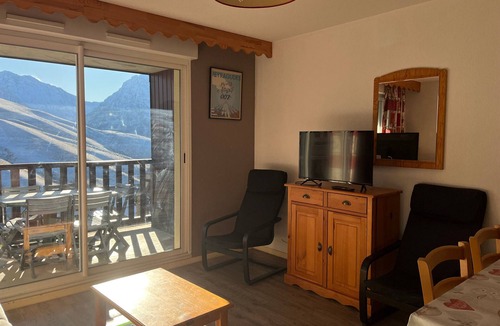 Gouaux-de-Larboust Apartment | PMR T3 Apartment in Peyragudes, near slopes, Spassio access, pets allowed