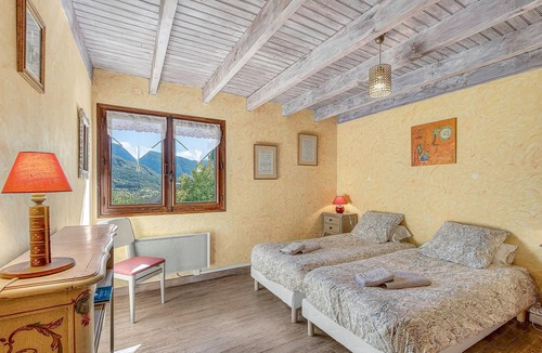 Beauvezer Bed & Breakfast | 'Poème et Aquarelle' Guest Room with Mountain View, Shared Terrace and Wi-Fi