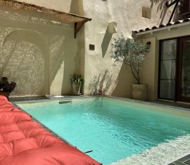 Vallabregues House | Pool Suite
