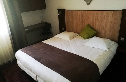 Sud House | Près de la Gare ! Chambre simple + Piscine et WiFi