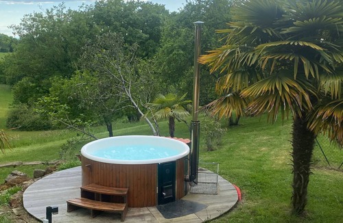 Armous-et-Cau Villa | Prachtig en Rustig Gelegen Gelijkvloerse Villa in Italiaanse Stijl met Zwembad