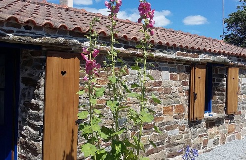 Pornic House | Pretty renovated farmhouse in a garden near the sea