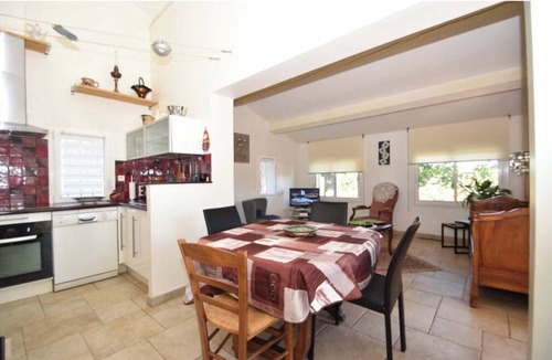 Sollies Pont House | Pretty villa among fig trees in a quiet, scattered settlement