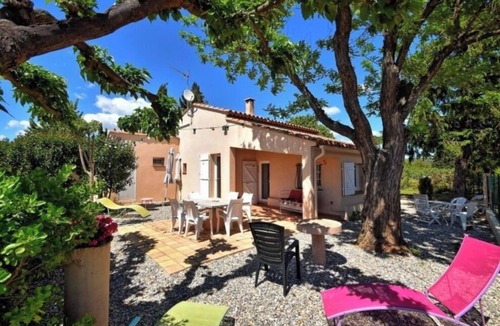 Sollies Pont House | Pretty villa among fig trees in a quiet, scattered settlement