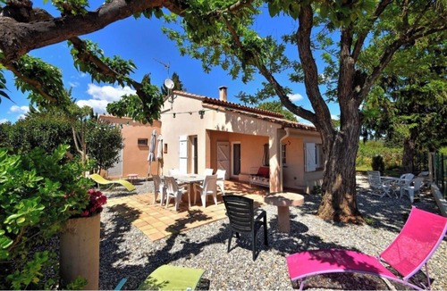 Sollies Pont House | Pretty villa among fig trees in a quiet, scattered settlement