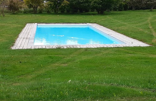 Artigueloutan House | Pretty villa with a large swimming pool in lush greenery