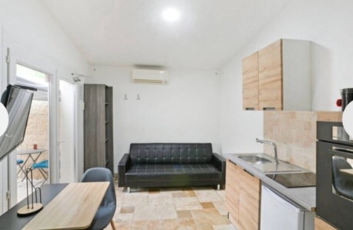 Jonquieres-Saint-Vincent Apartment | 🌌 Private getaway - Luminous pool & unlimited private Jacuzzi
