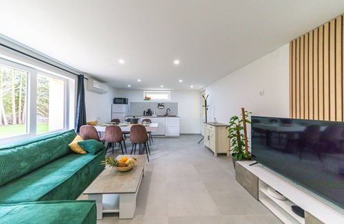 Dieulouard Apartment | Private 3-seater Jacuzzi, garden, air conditioning & parking - Dieulouard A31