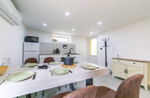 Dieulouard Apartment | Private 3-seater Jacuzzi, garden, air conditioning & parking - Dieulouard A31
