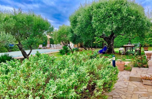Regusse House | Private Family Villa in Verdon, Var, Provence - Pool and 2,000 m² Garden - Sleeps 10