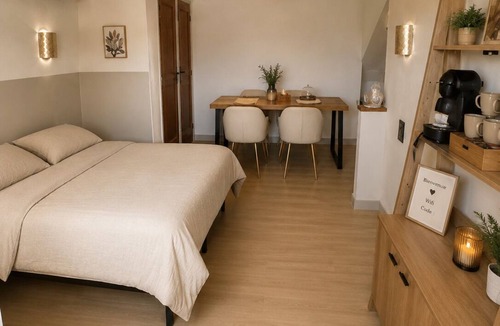 Le Mans Bed & Breakfast | Private Floor, 45 M2, Near the Le Mans Circuit
