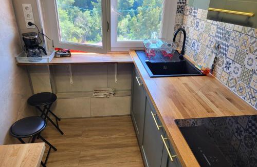 Le Ray House | Private Room-2 in HANNANA Apartment- 2 min walk To Tram 12 min to Nice train station 15 min to Massena Place