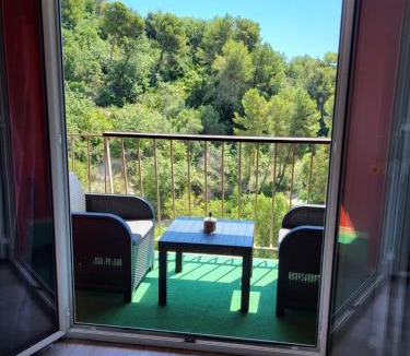 Le Ray House | Private Room-2 in HANNANA Apartment- 2 min walk To Tram 12 min to Nice train station 15 min to Massena Place