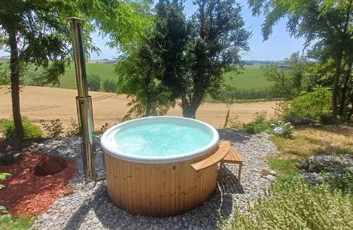 Gibel Cottage | Private spa, heated pool, and garden (4,000 m²). Brunch included—and it's top-notch.