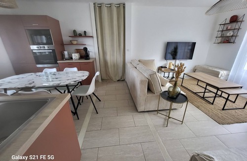 Chalons-en-Champagne Apartment | Proche Centre Ville, Appartement Pour 6 Voyageurs Comprenant 3 Suites