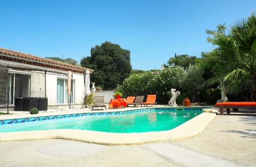 Gemenos Villa | Promotion! Villa of 50m2 at the foot of Ste Baume with private pool