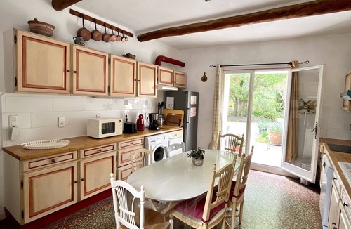 Monteux House | Provençal farmhouse in the countryside, with air conditioning and a pool, near Avignon