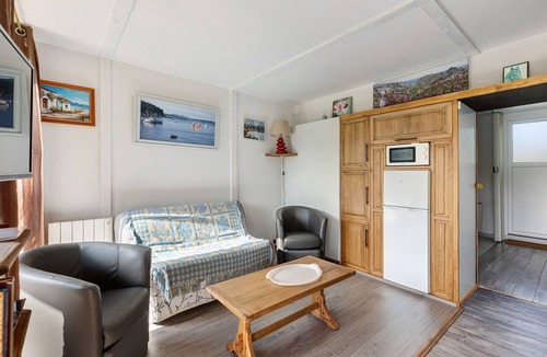 Nouan-le-Fuzelier House | Quiet 1-Bedroom Sologne Cottage for 4 with 2 Terraces – Near Chambord, Beauval & Center Parcs