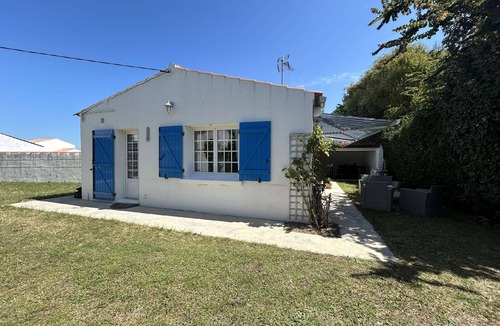 L'Epine House | Quiet 2-Bed Beach House with Garden, Terrace, and Parking