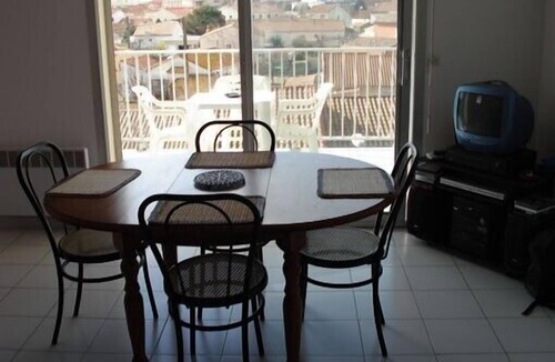 Valras-Plage Apartment | Quiet apartment 300 yards away from the beach
