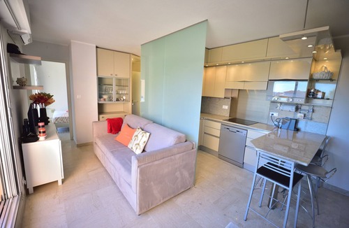 Old Town Apartment | Quiet apt, A/C, 10mn walk to beaches, large terrace w/view over old town