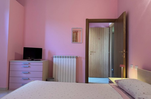 Villanova d'Albenga Bed & Breakfast | Quiet B&B with Pool & Mountain Views - Near Riviera Beaches