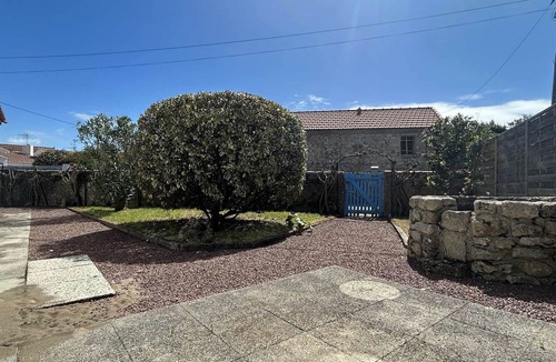 L'Epine House | Quiet Coastal House: 2 Beds, Garden, Near Beach, Sleeps 5
