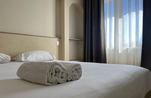 Sanary-sur-Mer Hotel | Quiet Coastal Retreat Near Beaches, Cafés, and Scenic Walks