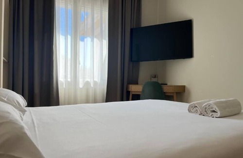 Sanary-sur-Mer Hotel | Quiet Coastal Retreat Near Beaches, Cafés, and Scenic Walks
