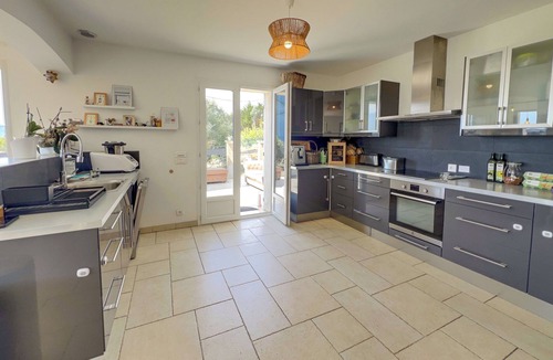 Le Plan-de-Grasse Villa | Quiet family home with garden and view