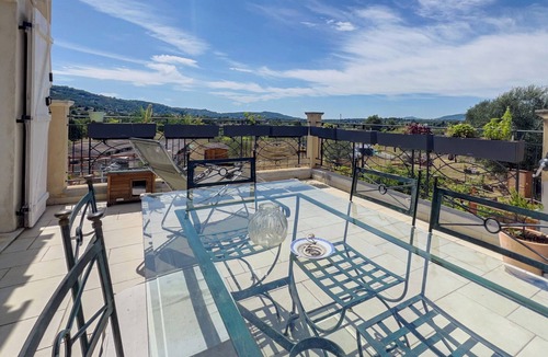 Le Plan-de-Grasse Villa | Quiet family home with garden and view