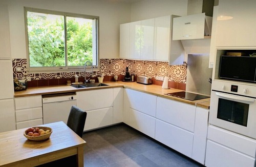 Mazargues House | Quiet house in the heart of the village of Mazargues 7 pers - swimming pool