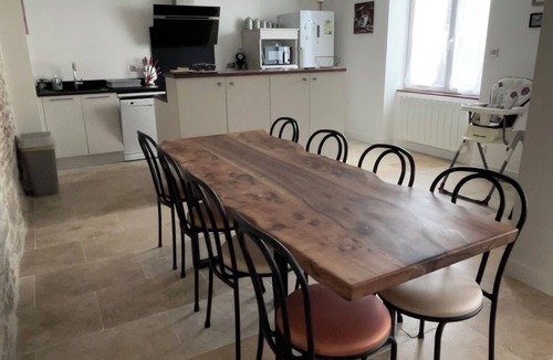 Caillac House | Quiet, natural 4★ gîte, ideal for getting together with family or friends.