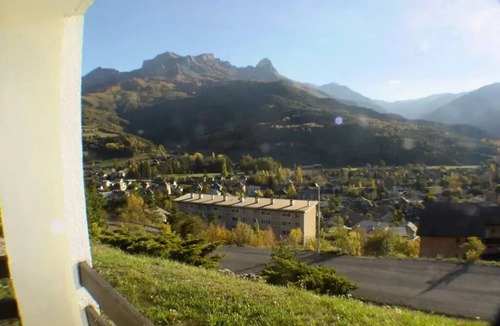 Barcelonnette Apartment | Quiet one-bedroom apartment in the hills above Barcelonnette