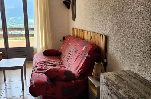 Barcelonnette Apartment | Quiet one-bedroom apartment in the hills above Barcelonnette