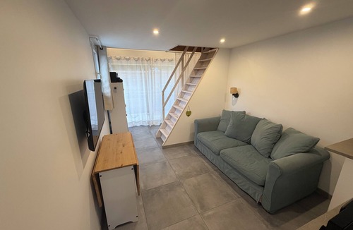 Aspremont Apartment | Quiet studio apartment
